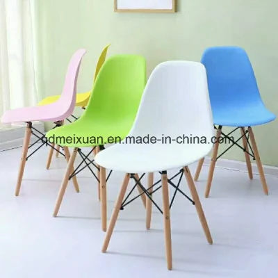 Дешевые цветные популярные пластиковые стулья с деревянными ножками (M